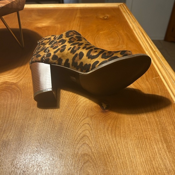 Sharpay Booties - Picture 2 of 2